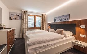 Central & Elegant Apartments,Partially With Fireplace, By Zermatt Rental